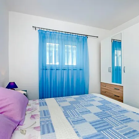 Dubravka * ロヴィニ