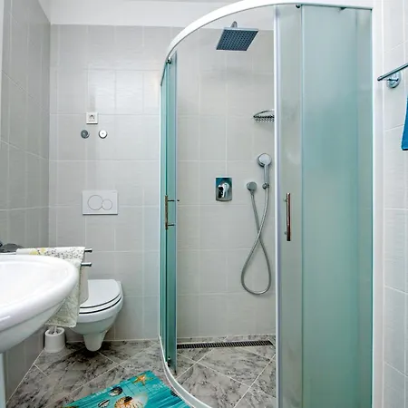 Dubravka * ロヴィニ